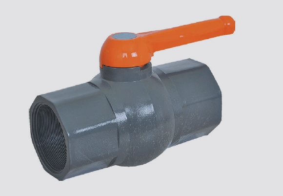ÜZÜMCÜ - 1 1/4 PVC T.S KÜRESEL VANA (İÇ DİŞLİ)
